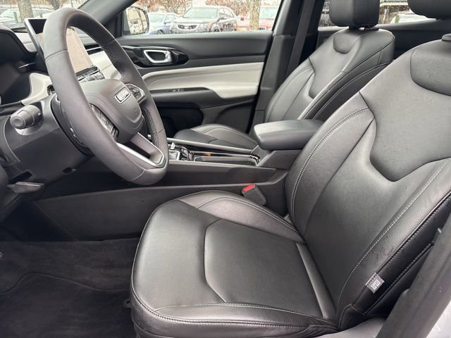 Certified 2025 Jeep Compass Limited w/ Sun & Sound Group image 20