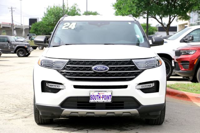 Used 2024 Ford Explorer XLT w/ Equipment Group 202A image 8