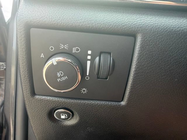 Used 2020 Jeep Grand Cherokee Overland AWD/4WD image 26