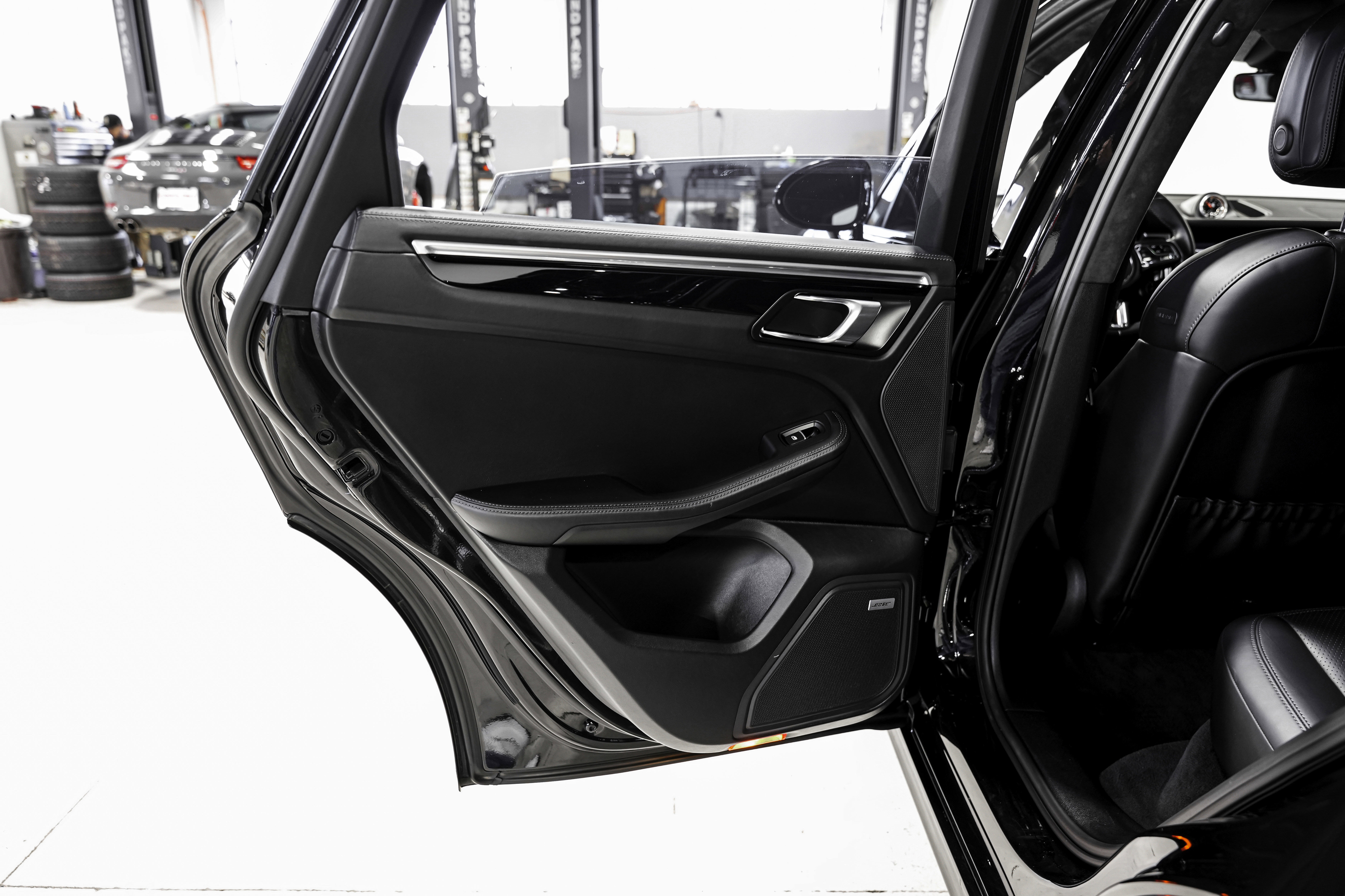 Used 2020 Porsche Macan Turbo image 30