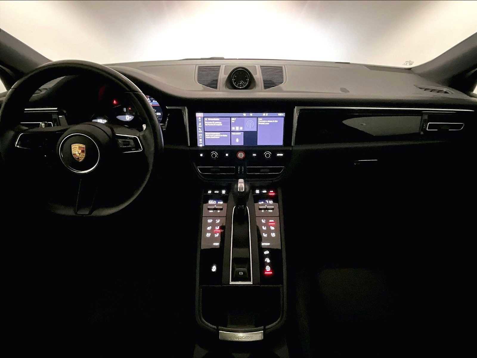 Used 2024 Porsche Macan image 17