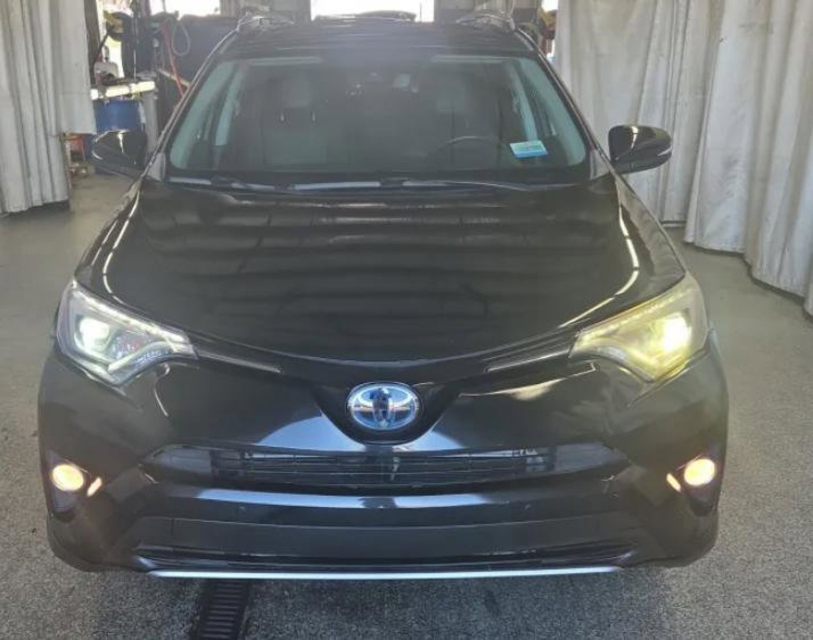 Used 2017 Toyota RAV4 Limited AWD/4WD image 6