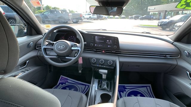 Used 2023 Hyundai Elantra SE FWD image 22