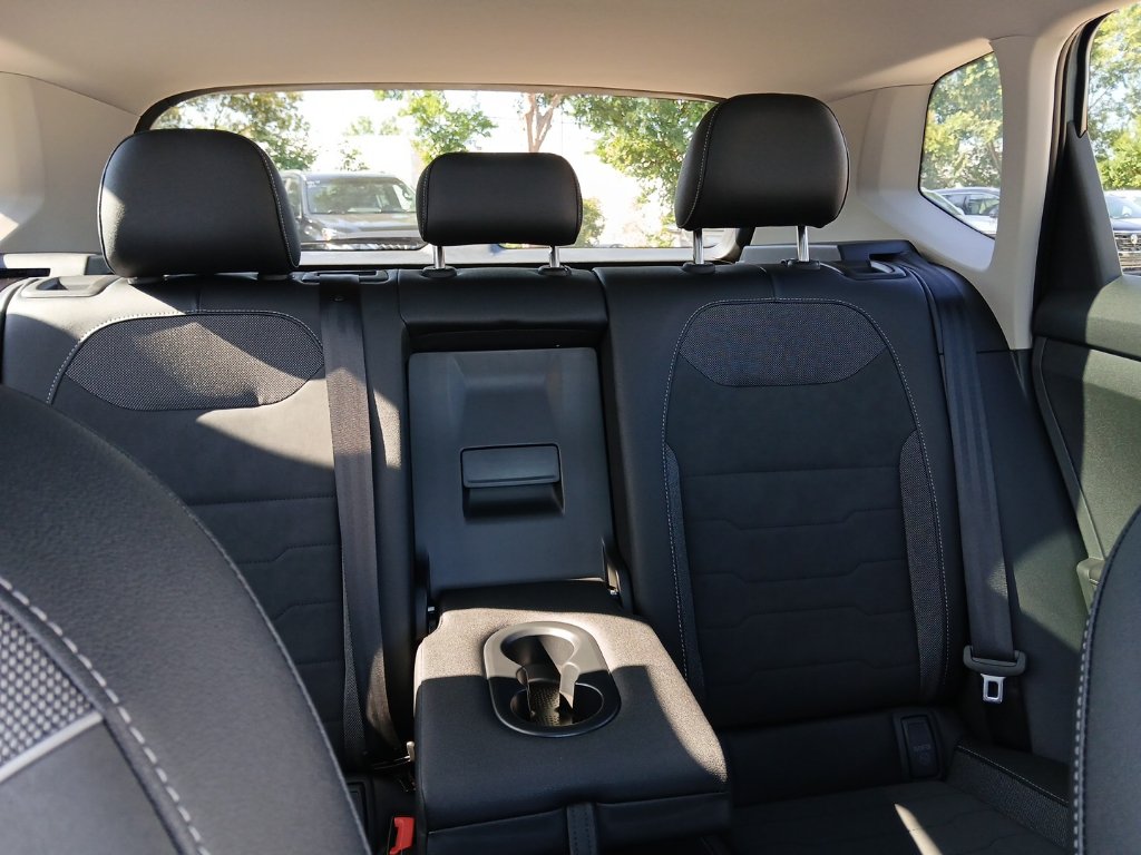 New 2027 Volkswagen Taos SE FWD image 25