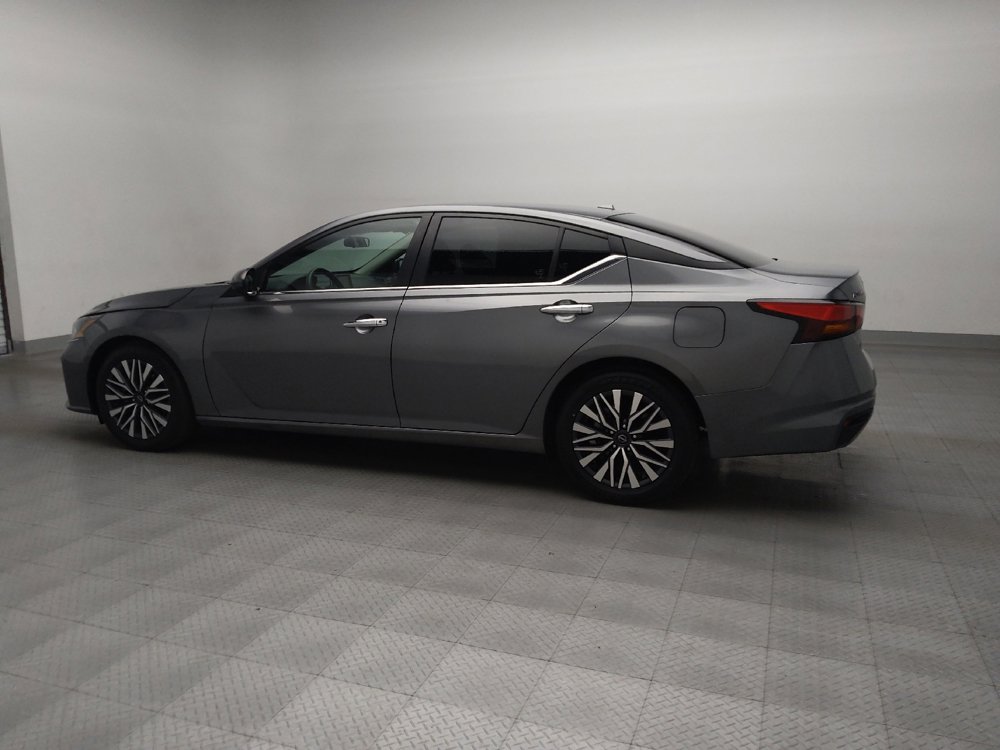 Used 2023 Nissan Altima 2.5 SV image 3