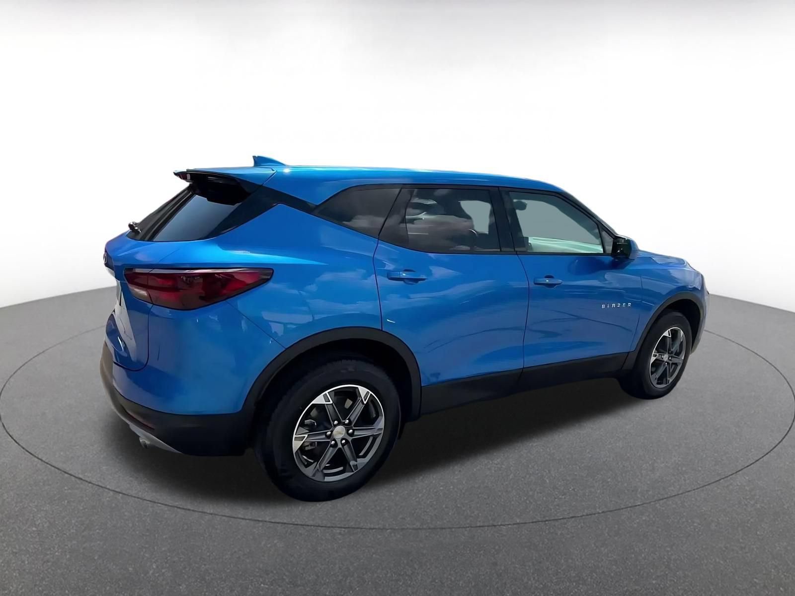 Used 2025 Chevrolet Blazer LT FWD image 13