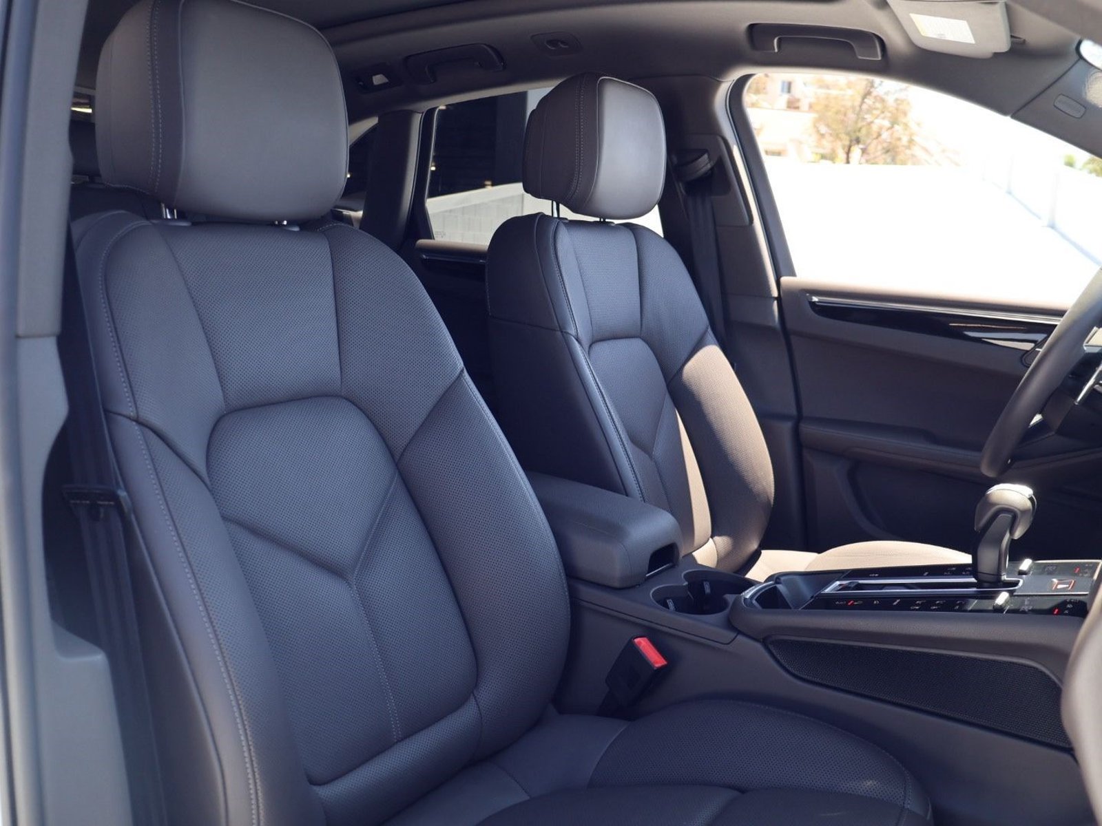 Certified 2026 Porsche Macan AWD/4WD image 24