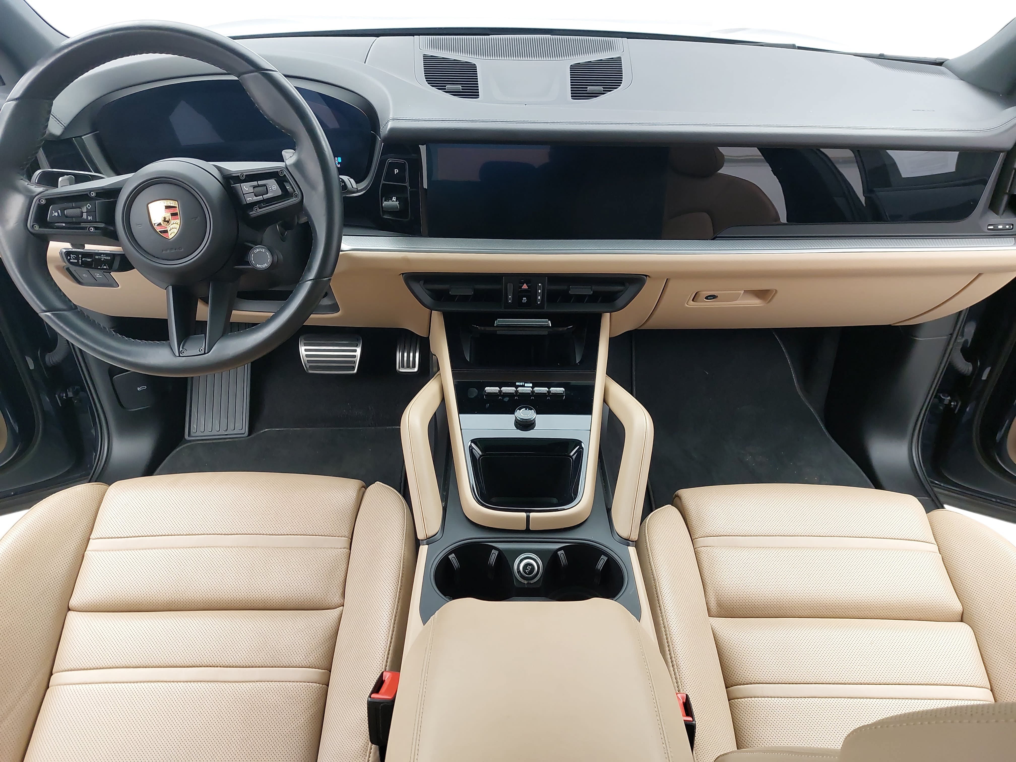 Certified 2024 Porsche Cayenne w/ Premium Package Plus (PFM) AWD/4WD image 11