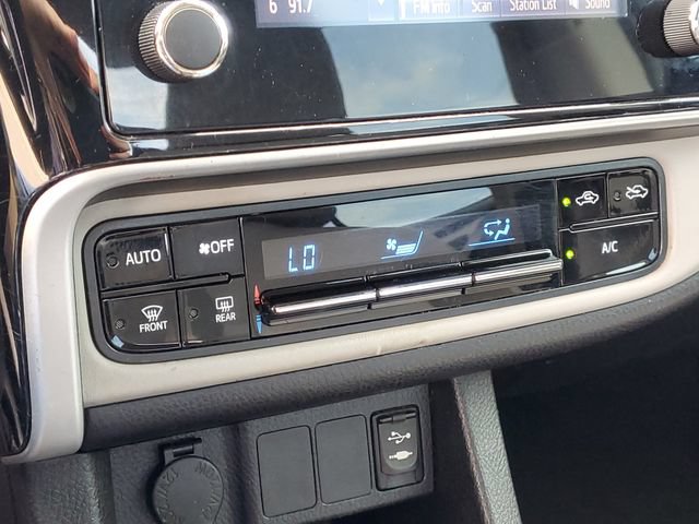 Used 2018 Toyota Corolla LE FWD image 21