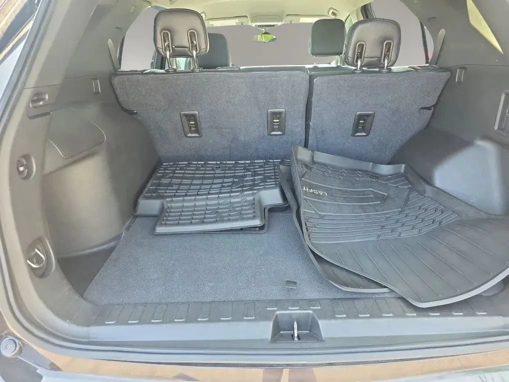 Used 2020 Chevrolet Equinox LT w/ Driver Convenience Package FWD image 11