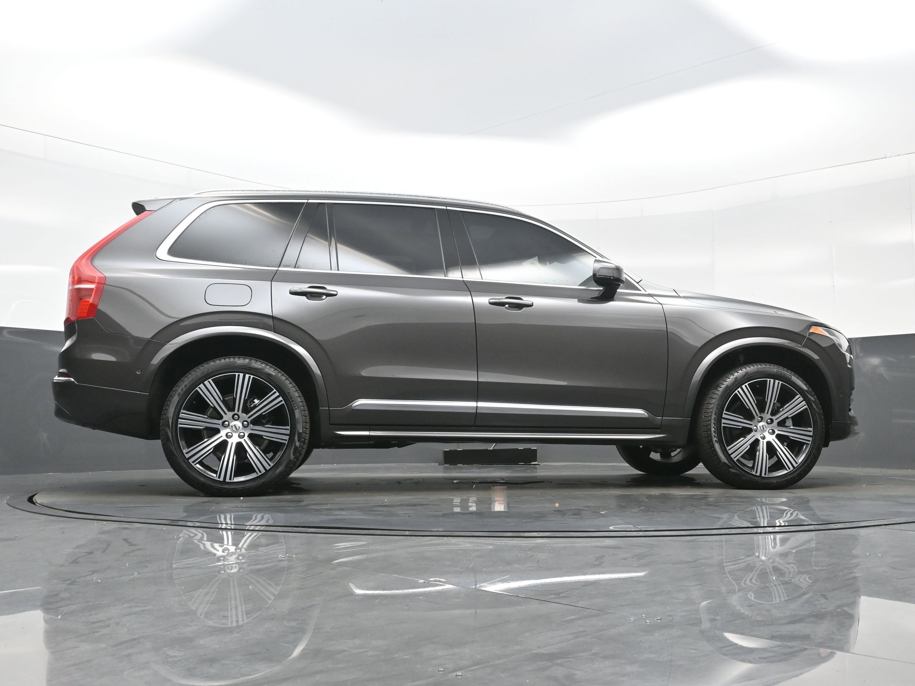 Used 2025 Volvo XC90 B6 Ultra w/ Protection Package image 34