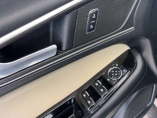 Used 2015 Ford Edge SEL w/ Equipment Group 201A image 28