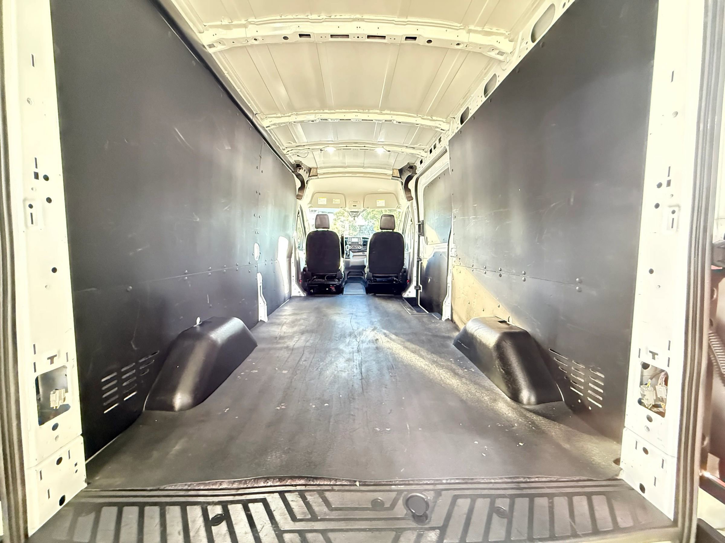 Used 2023 Ford Transit 250 Medium Roof AWD w/ Load Area Protection Package image 10