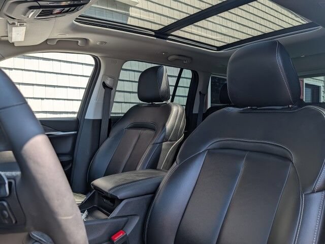 Used 2024 Jeep Grand Cherokee Limited w/ Black Appearance Package AWD/4WD image 8