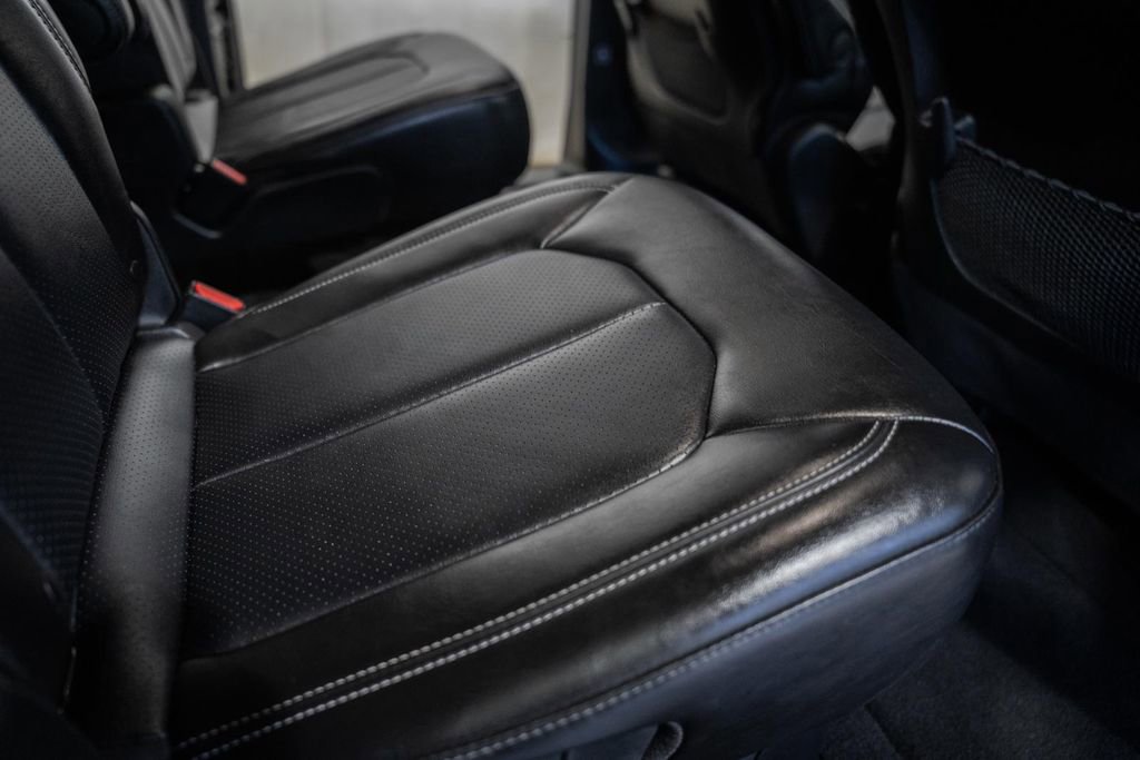 Used 2025 Chrysler Pacifica Select FWD image 35
