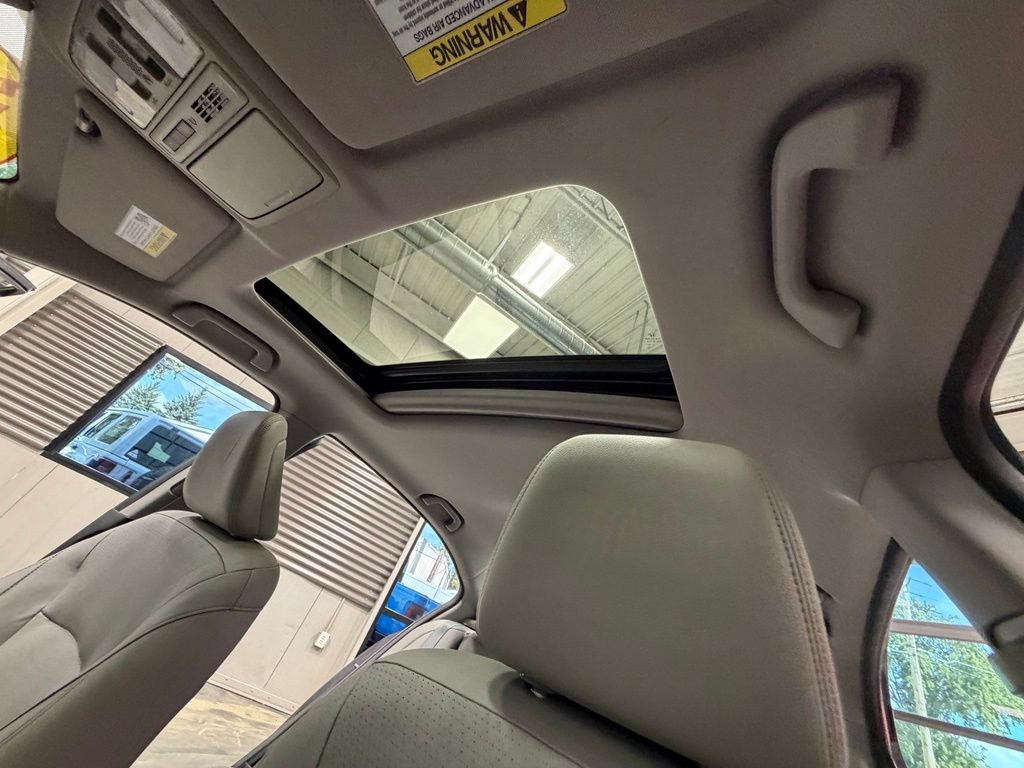Used 2017 Honda Accord Touring image 8