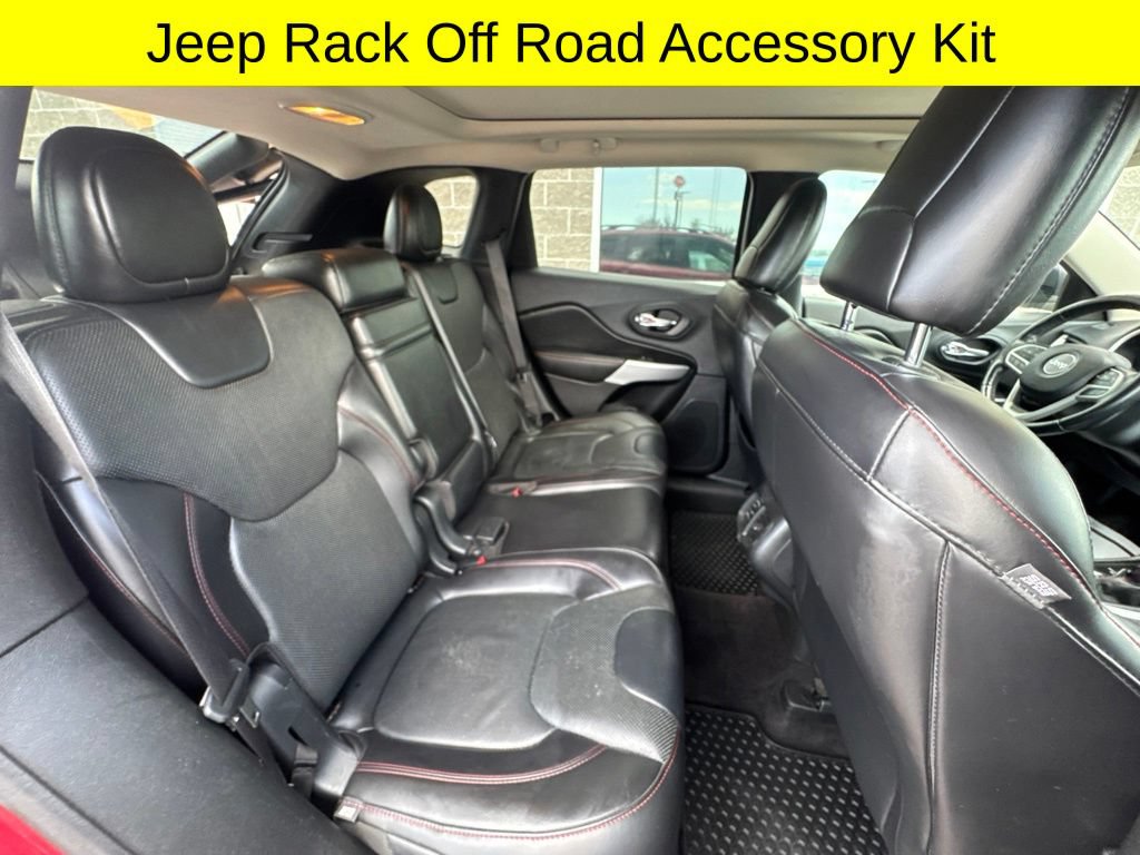Used 2017 Jeep Cherokee Trailhawk AWD/4WD image 37