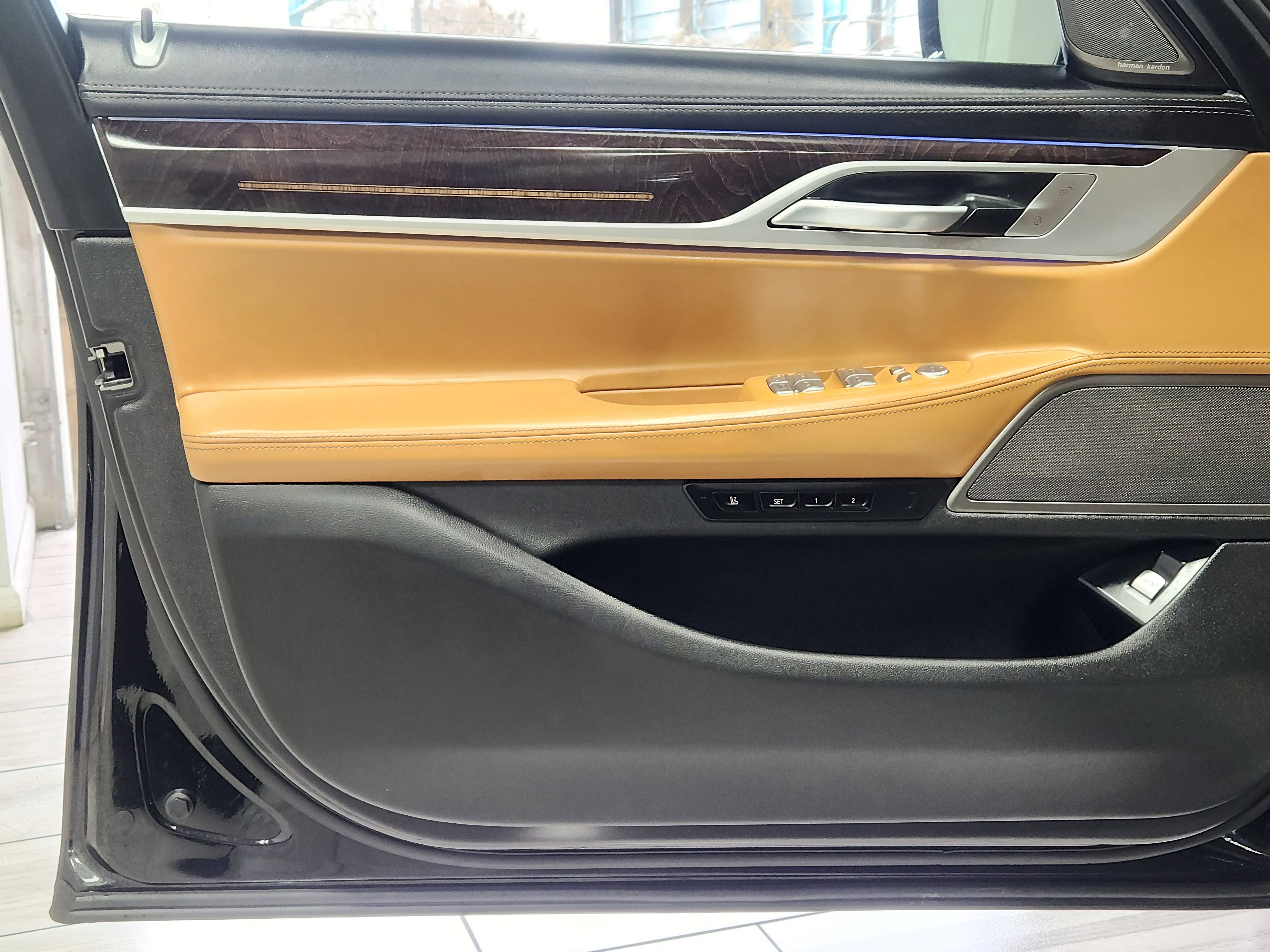 Used 2021 BMW 740i w/ M Sport Package image 10