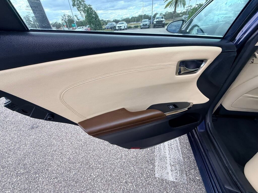 Used 2014 Toyota Avalon Limited image 18