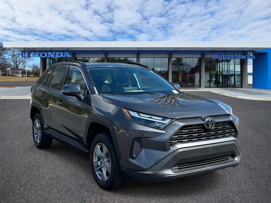 Used 2023 Toyota RAV4 XLE image 1