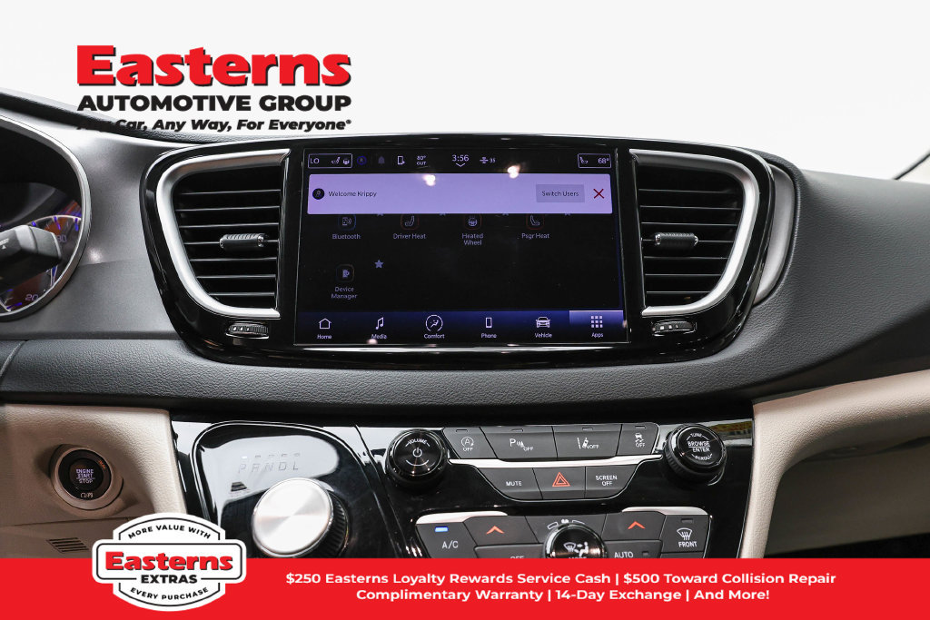 Used 2023 Chrysler Pacifica Touring-L FWD image 13