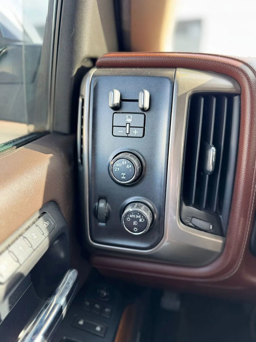 Used 2014 Chevrolet Silverado 1500 High Country image 35