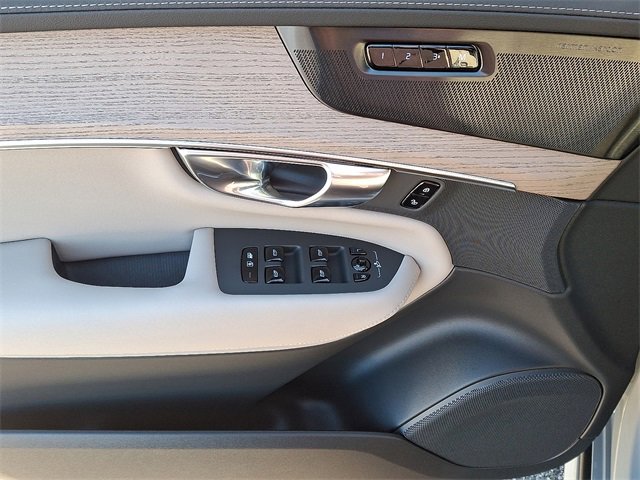 New 2026 Volvo XC40 B5 Ultra w/ Climate Package image 6