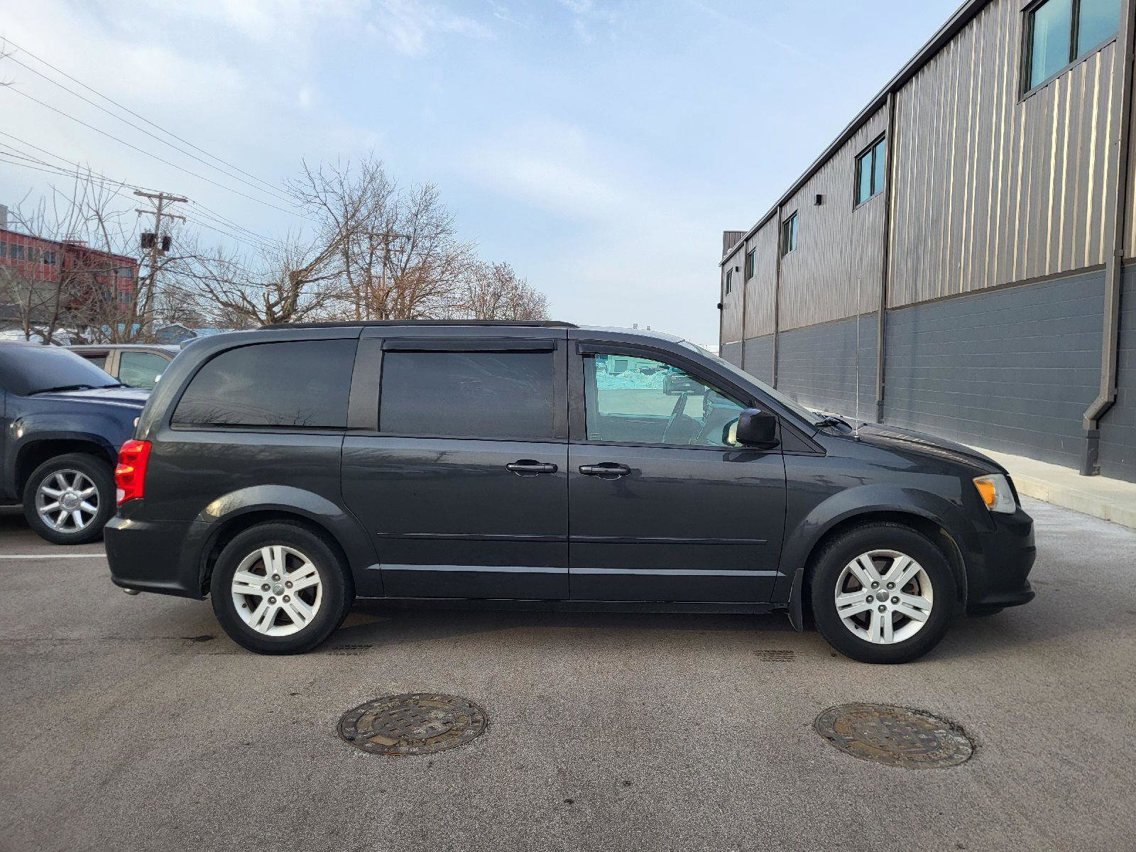 Used 2012 Dodge Grand Caravan SXT image 2