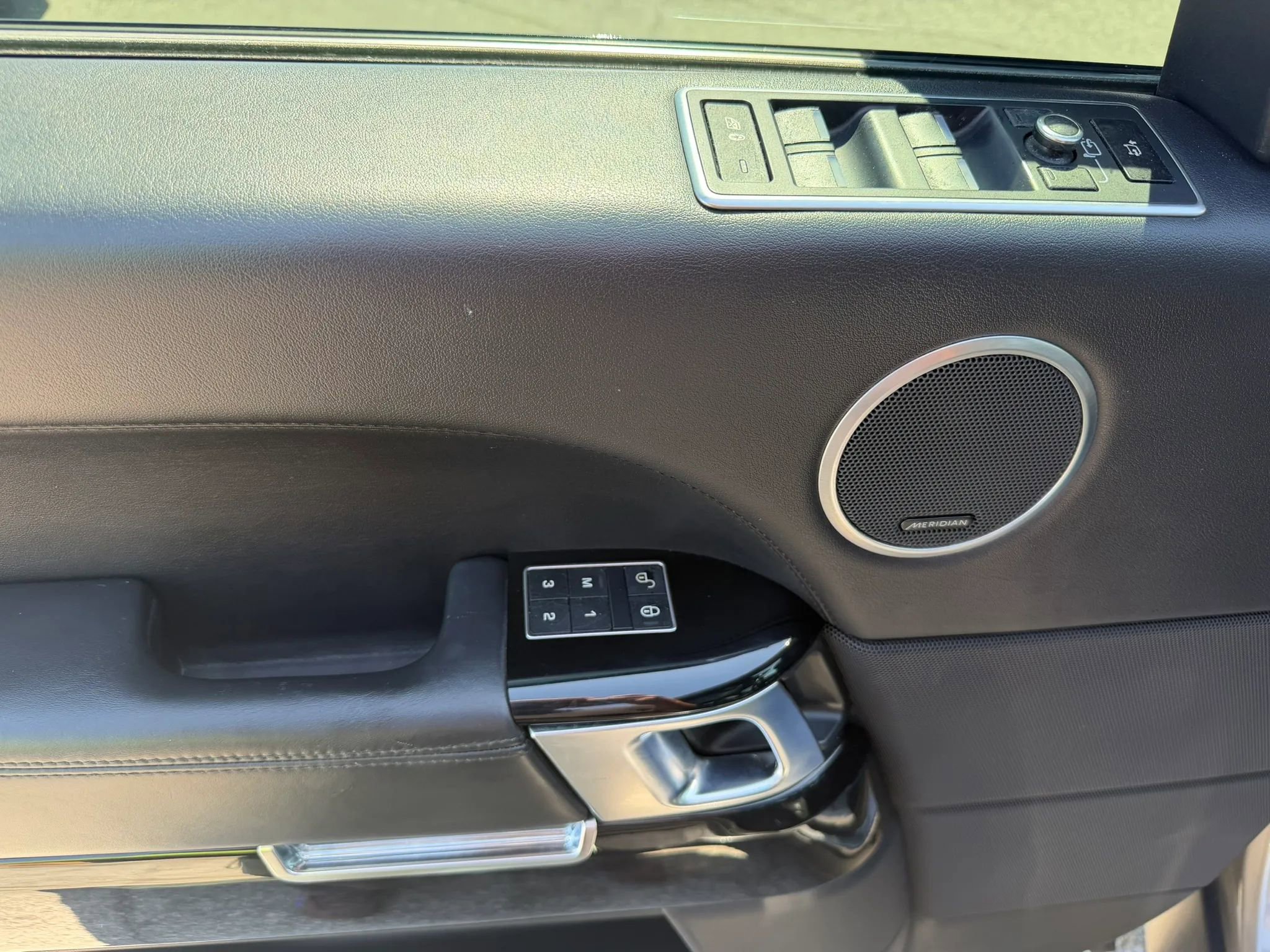 Used 2015 Land Rover Range Rover HSE AWD/4WD image 14