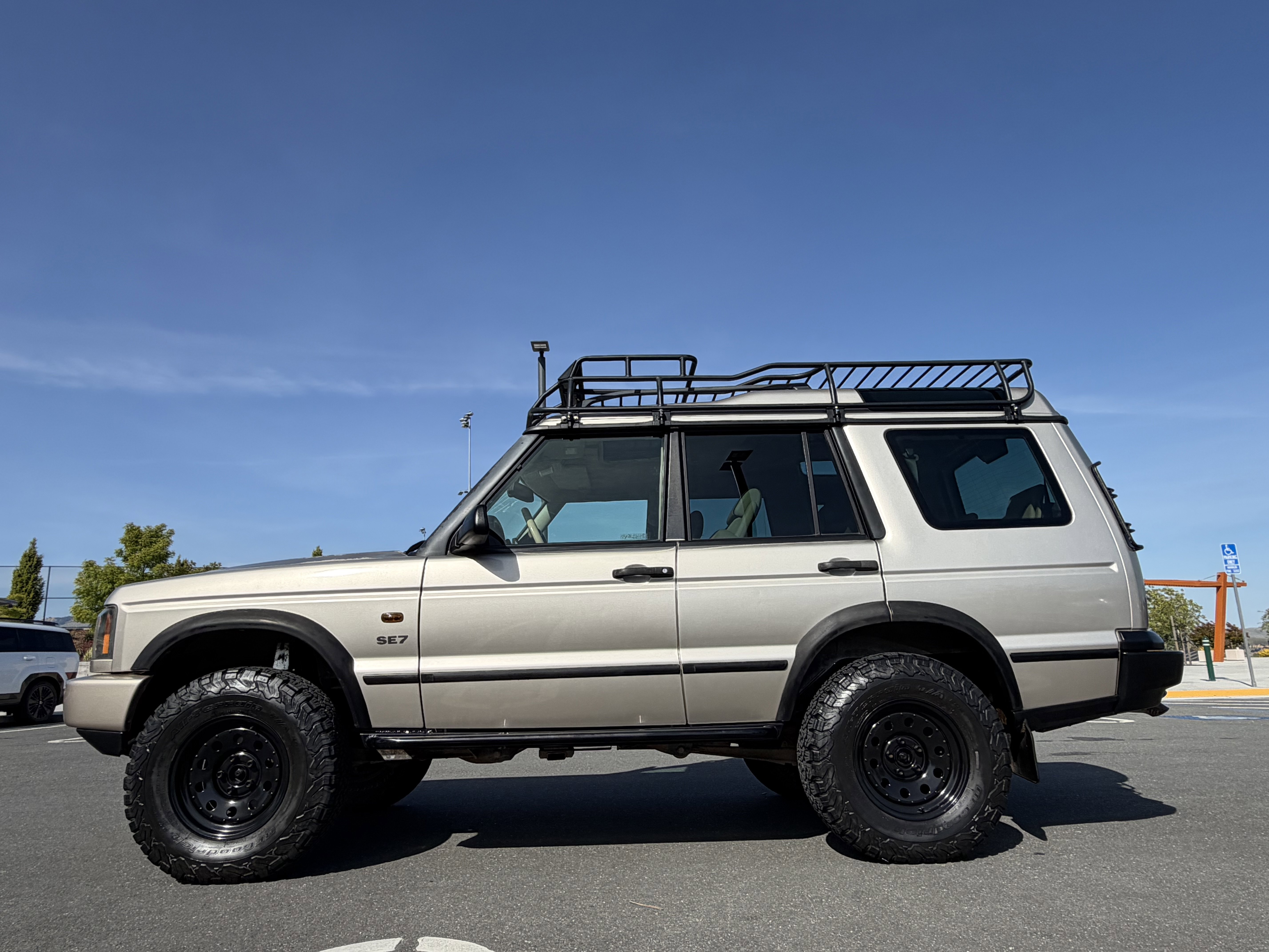 Used 2003 Land Rover Discovery SE7 AWD/4WD image 2