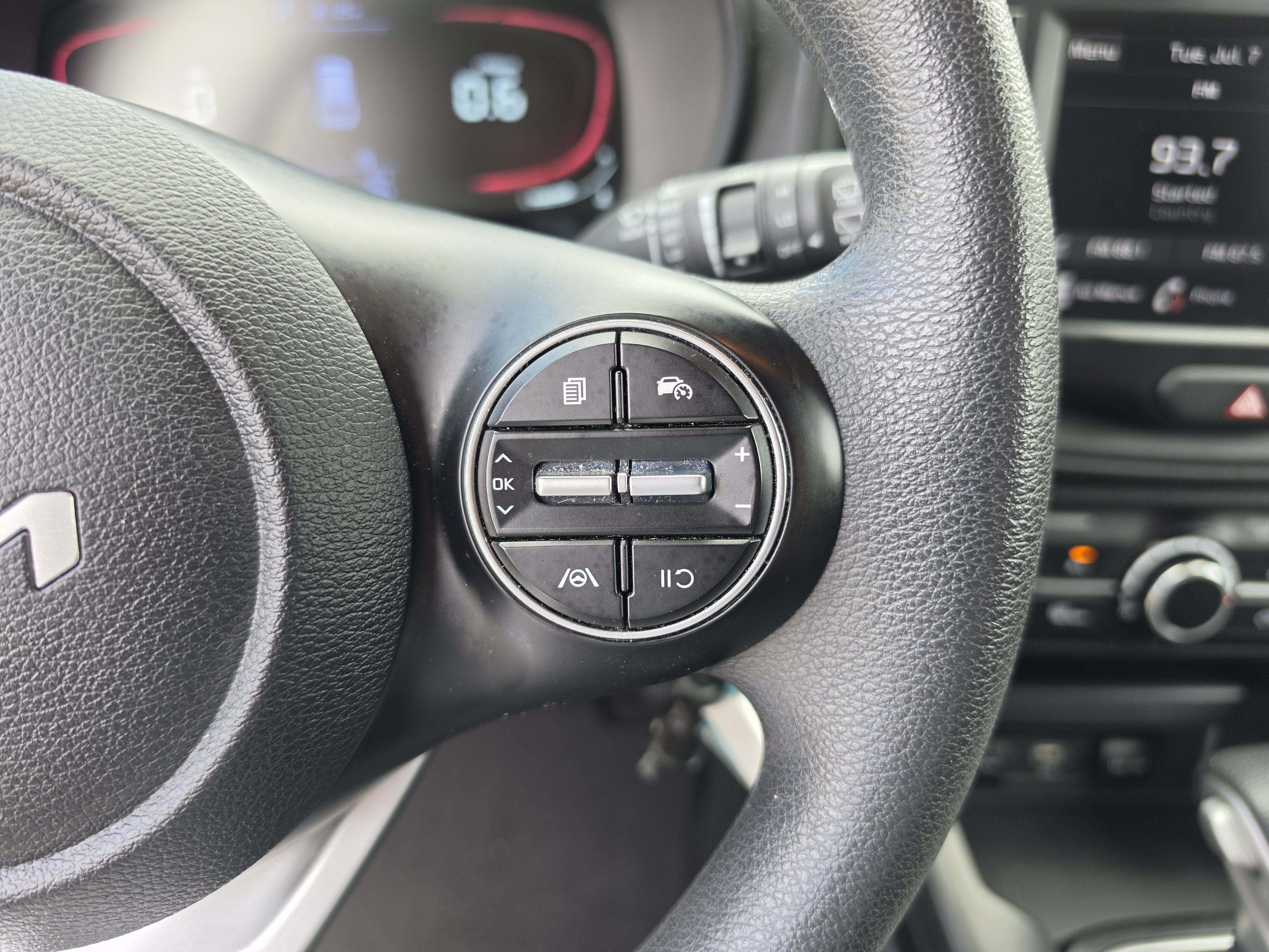 Used 2024 Kia Soul LX w/ Option Group 015 FWD image 31