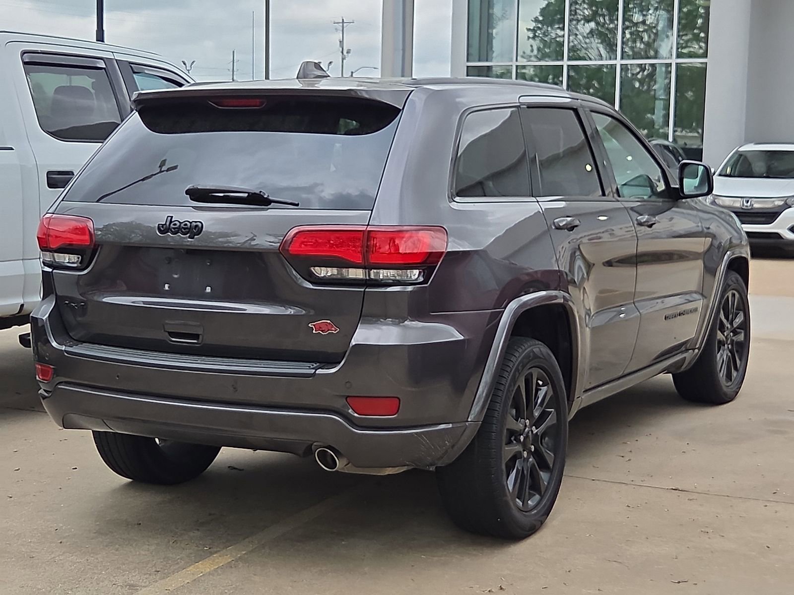 Used 2018 Jeep Grand Cherokee Altitude AWD/4WD image 4