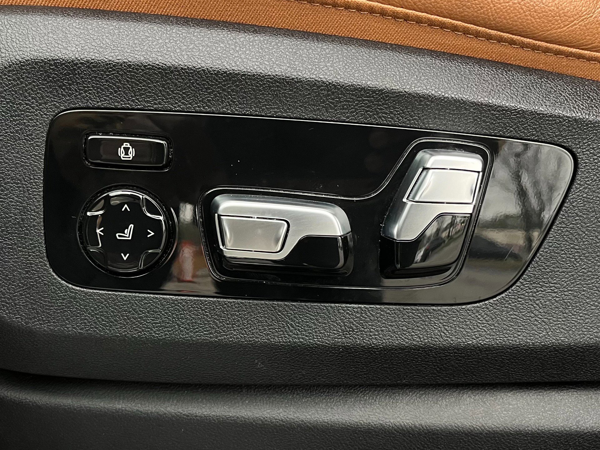 Used 2022 BMW X5 M50i w/ Executive Package image 27