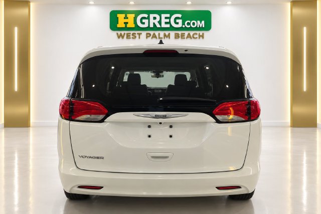 Used 2022 Chrysler Voyager LX FWD image 8