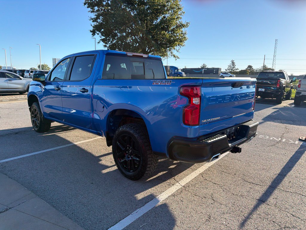 Used 2025 Chevrolet Silverado 1500 LT Trail Boss w/ Convenience Package II AWD/4WD image 4