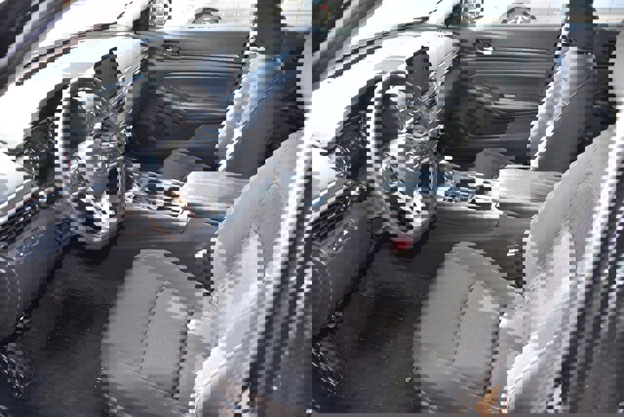 Used 2025 Nissan Altima 2.5 SV image 11