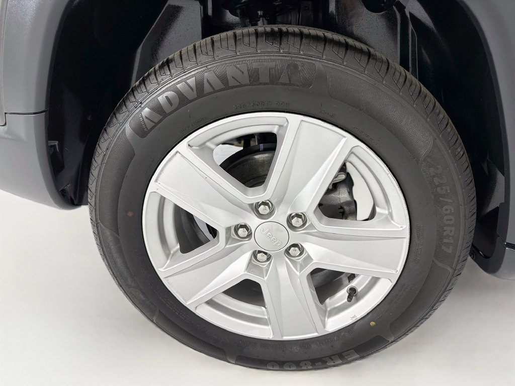 Used 2022 Jeep Compass Latitude FWD image 31