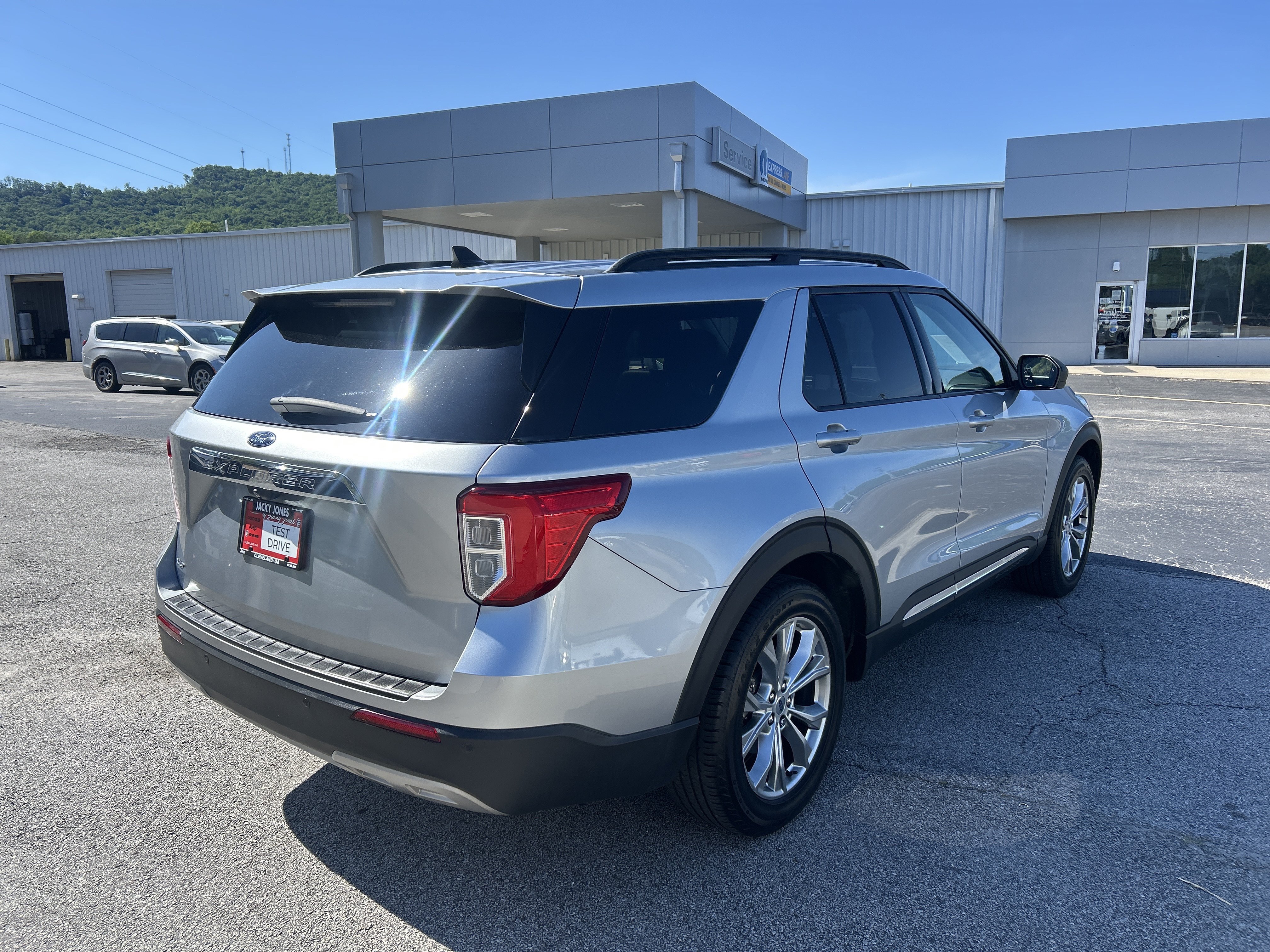 Used 2021 Ford Explorer XLT w/ Equipment Group 202A RWD image 14