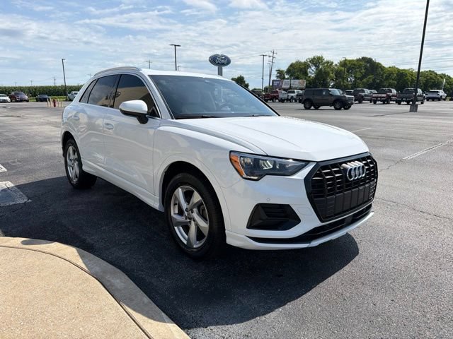Used 2020 Audi Q3 2.0T Premium w/ Convenience Package AWD/4WD image 3