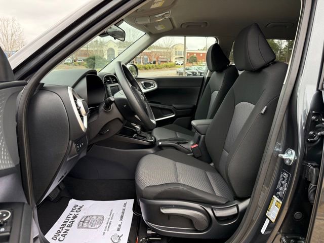 Used 2025 Kia Soul LX image 13