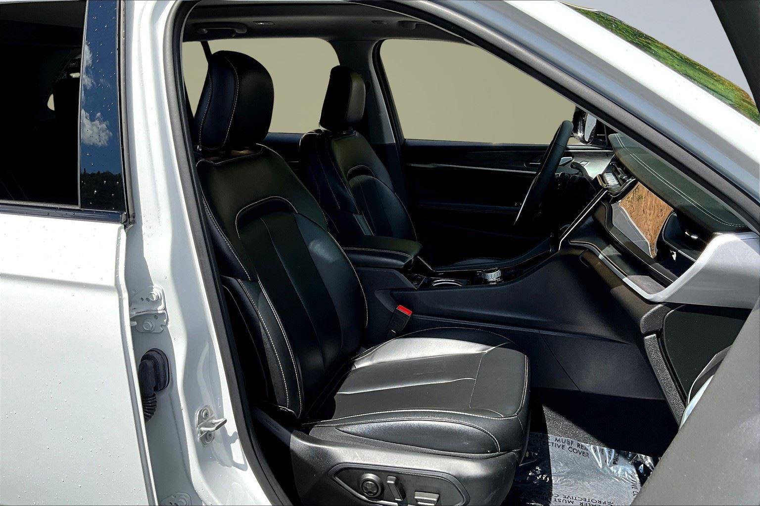 Used 2023 Jeep Grand Cherokee 4WD 4xe image 8