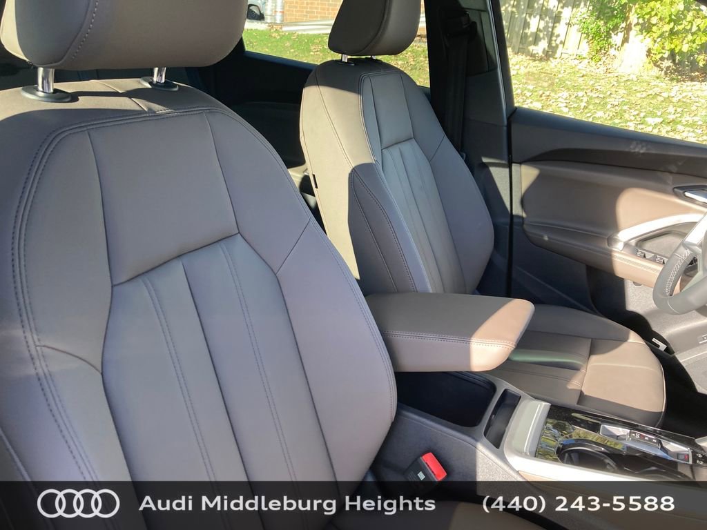 Certified 2025 Audi Q5 Premium w/ Convenience Package image 38