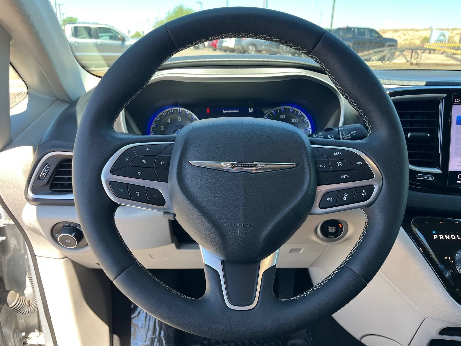 Used 2024 Chrysler Pacifica Touring-L FWD image 18