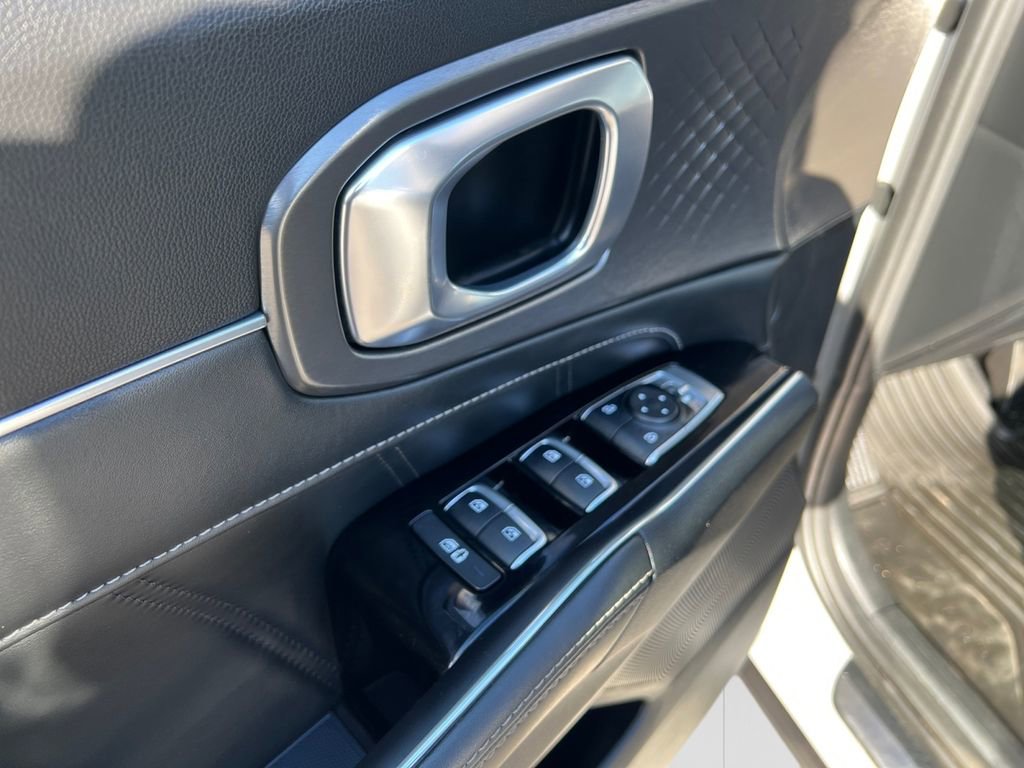 Used 2022 Kia Sorento SX image 11