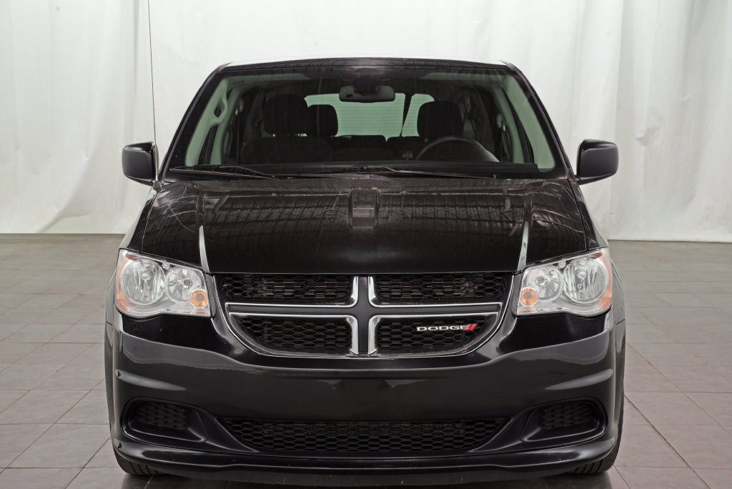 Used 2018 Dodge Grand Caravan SE w/ UConnect Hands-Free Group FWD image 2