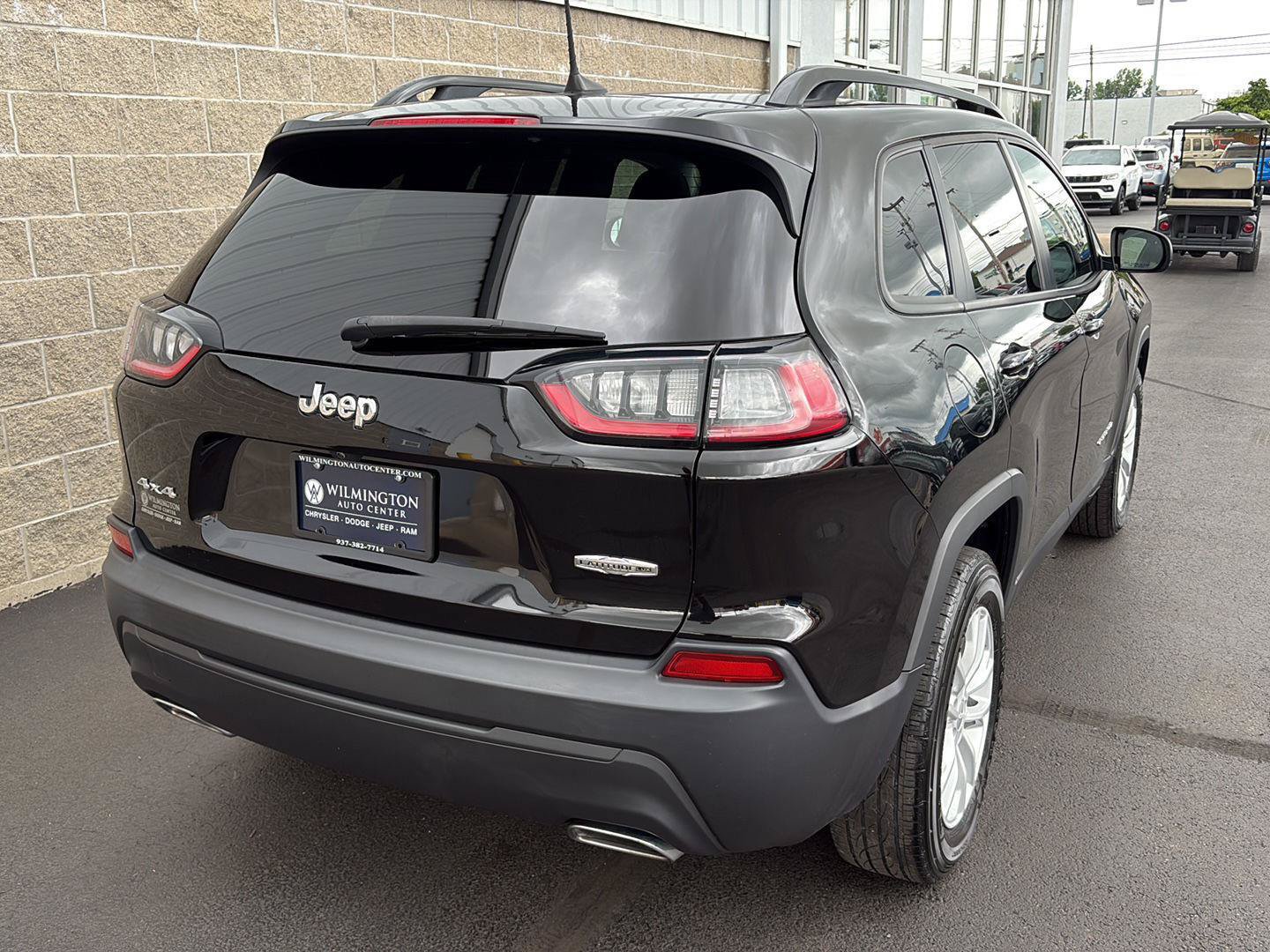Used 2022 Jeep Cherokee Latitude Lux w/ Sun & Sound Group AWD/4WD image 3