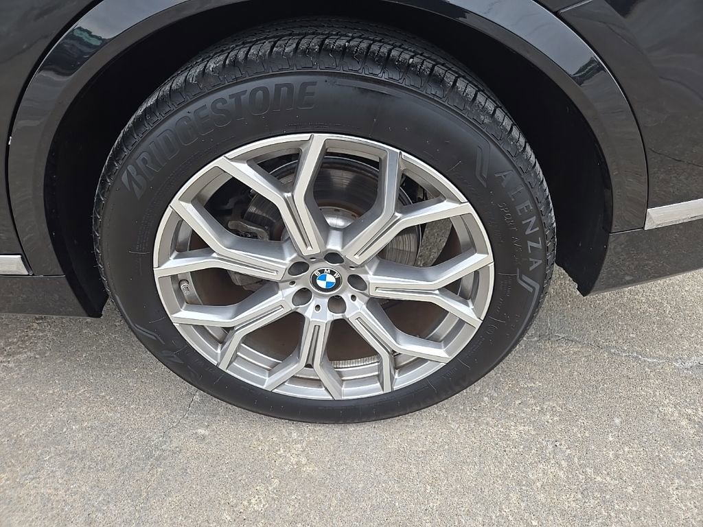 Used 2024 BMW X7 xDrive40i w/ Climate Comfort Package image 23