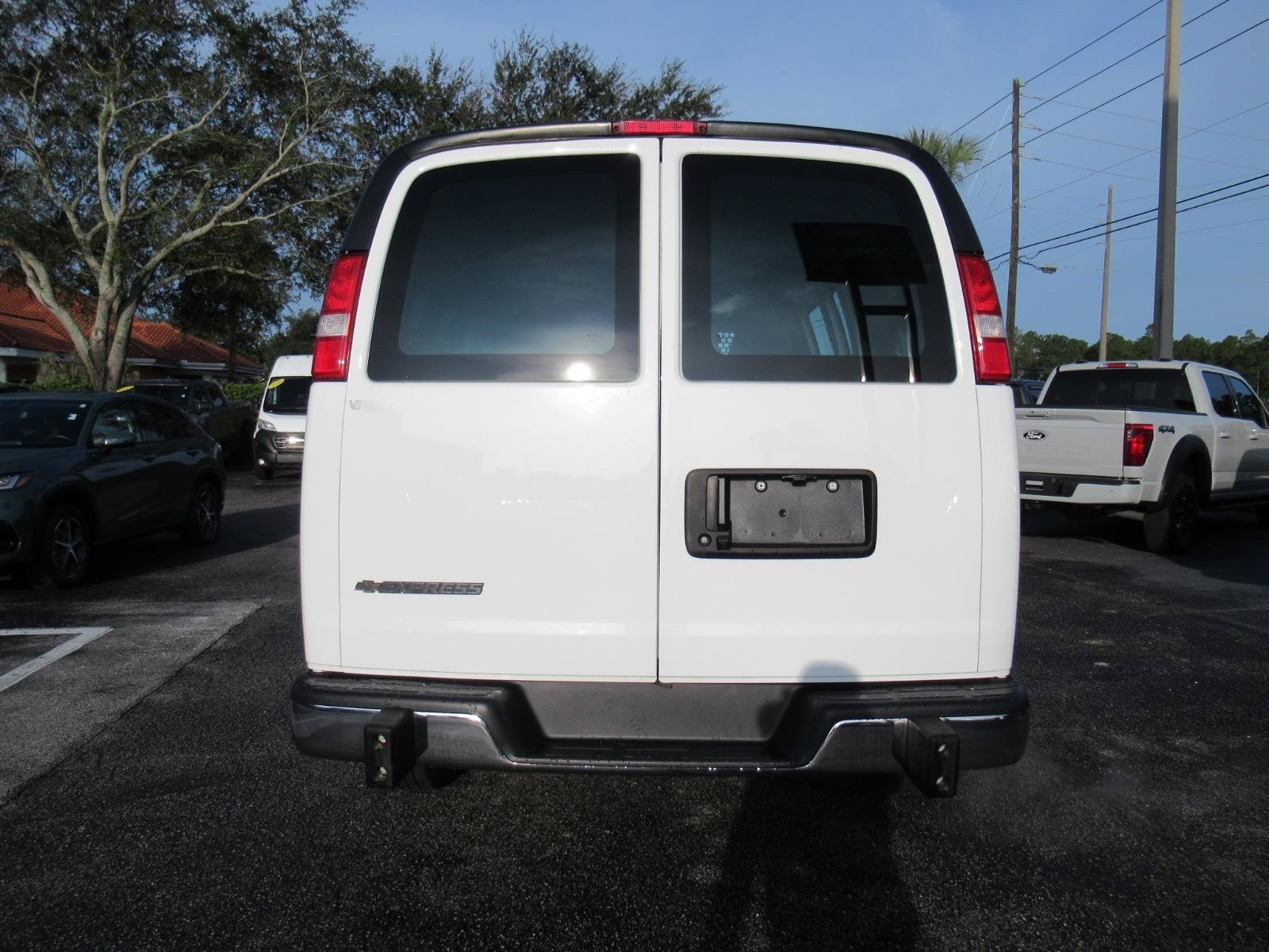 Used 2025 Chevrolet Express 2500 w/ Driver Convenience Package RWD image 6