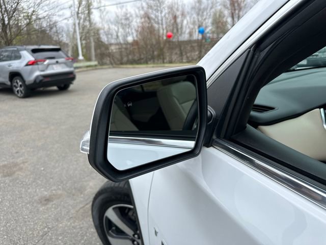 Used 2023 Chevrolet Traverse LT w/ LT Premium Package AWD/4WD image 17