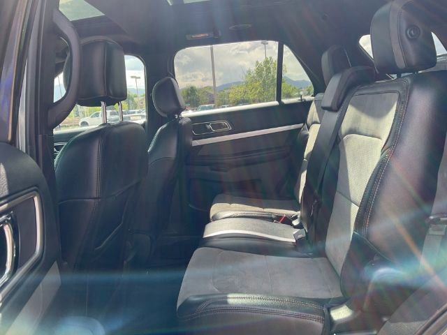 Used 2017 Ford Explorer XLT w/ Equipment Group 202A AWD/4WD image 15